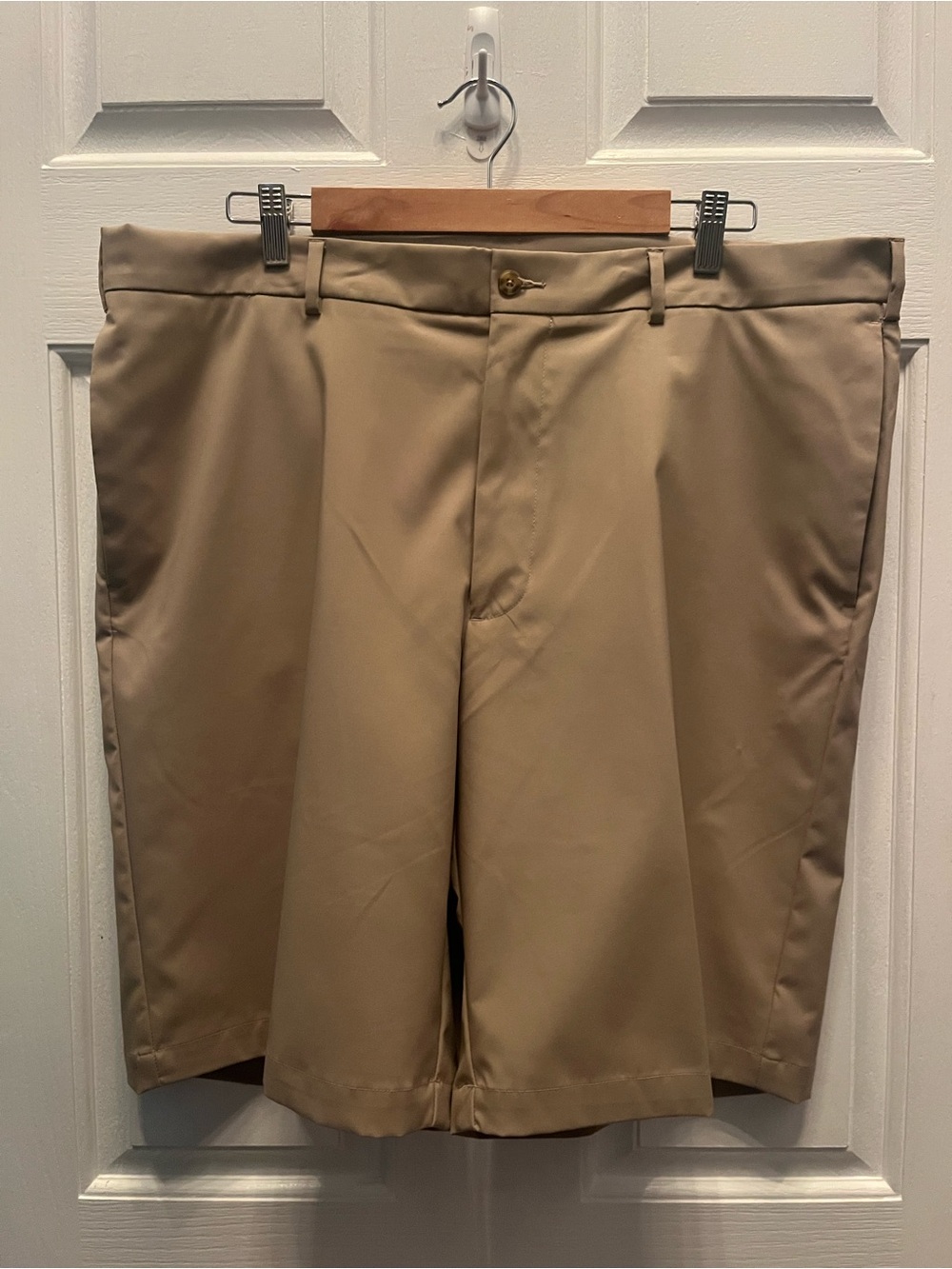 Pre-Owned Pro Tour Men's Classic Khaki Flat-Front Shorts- Size 38